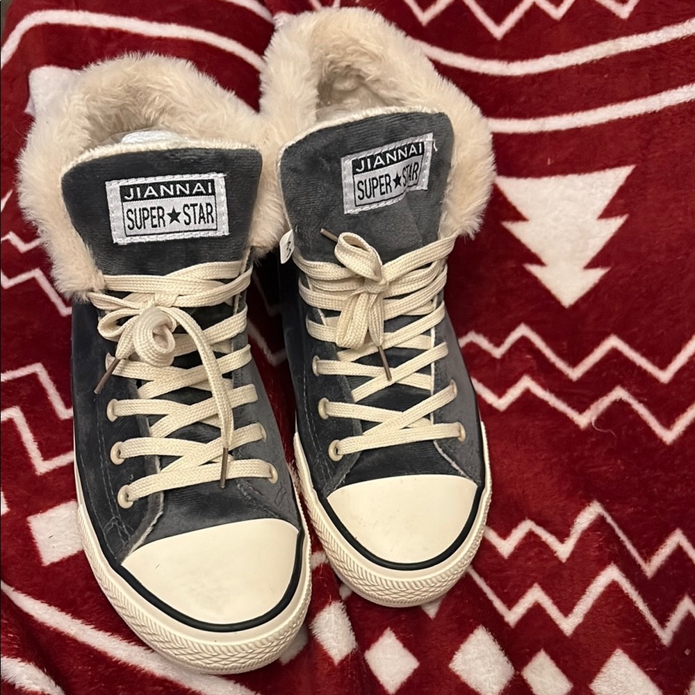 Anna Gray and White Cozy Fur-Lined Sneakers